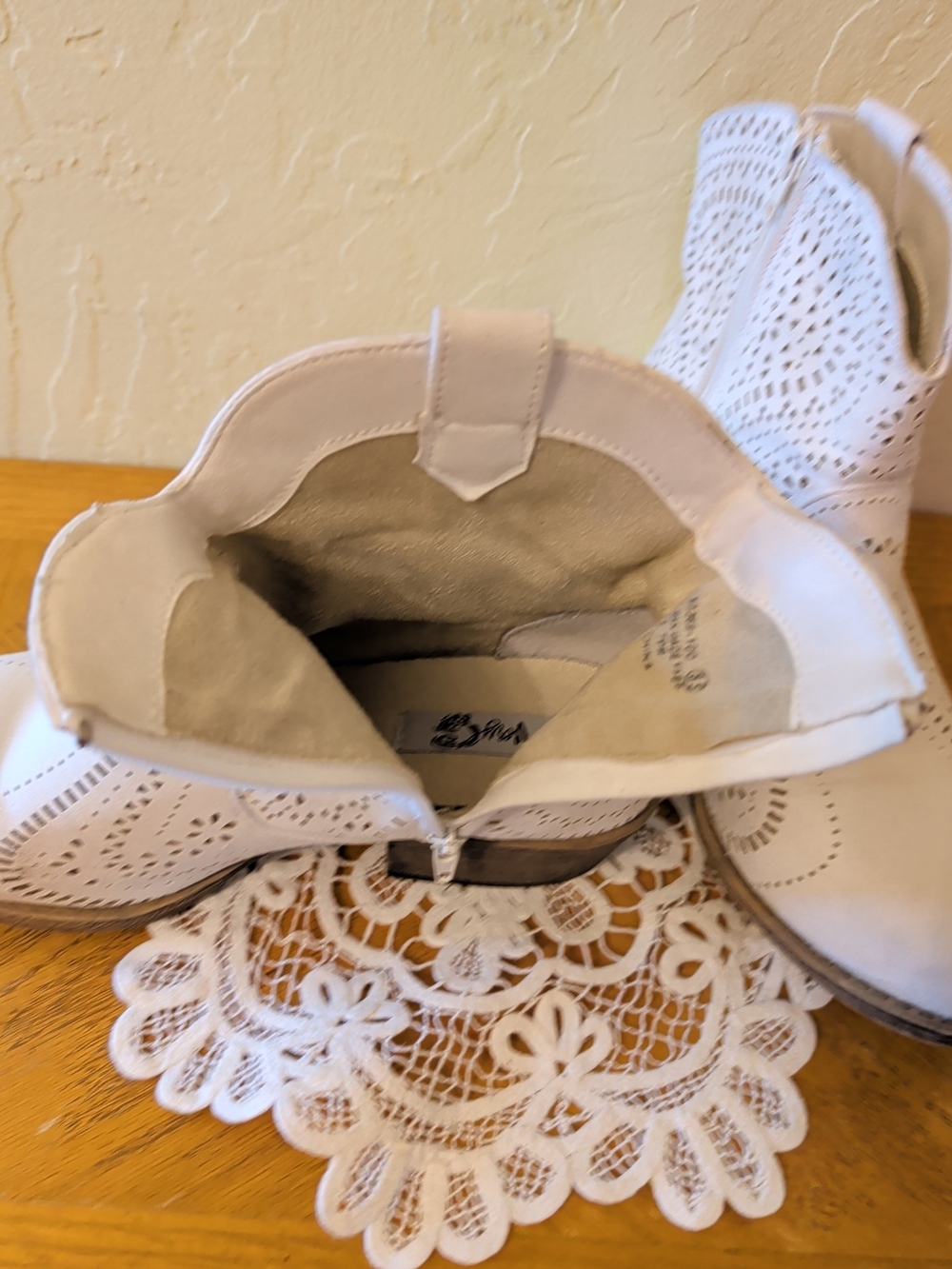 Very G Women White Ankle Cowboy Boots Size 8.6 - Picture 14 of 16
